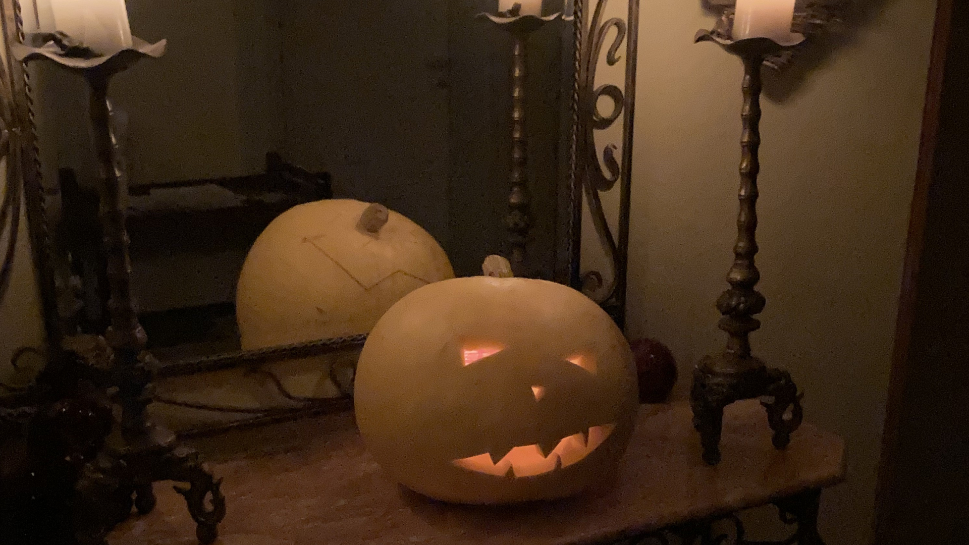 Halloween Arrangement auf Landhaus Schloss – Kölzow